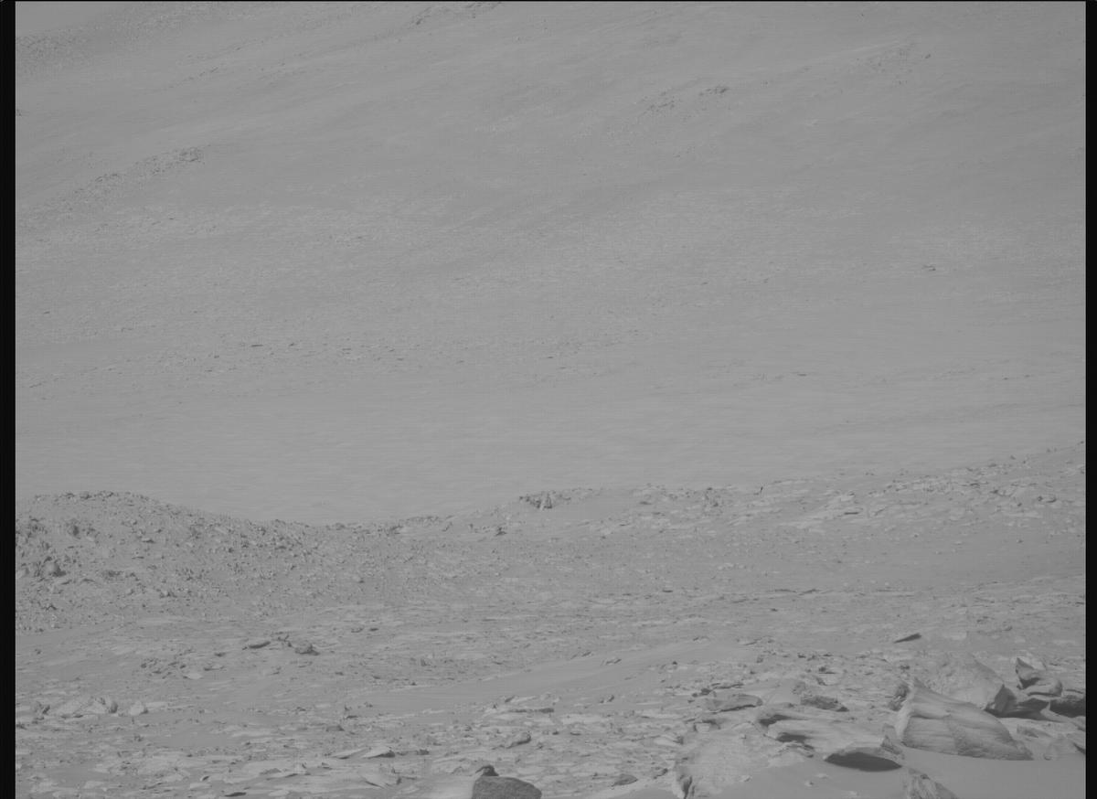 This image was taken by MCZ_RIGHT onboard NASA's Mars rover Perseverance on Sol 916