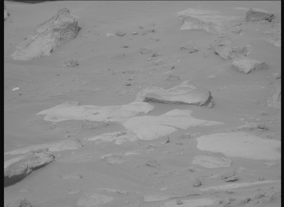 This image was taken by MCZ_RIGHT onboard NASA's Mars rover Perseverance on Sol 916