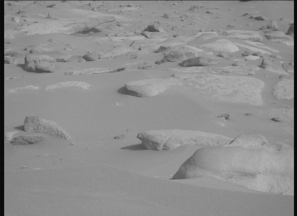 This image was taken by MCZ_RIGHT onboard NASA's Mars rover Perseverance on Sol 916