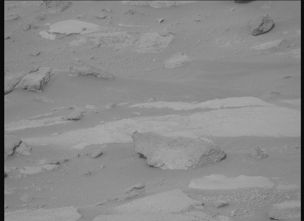 This image was taken by MCZ_RIGHT onboard NASA's Mars rover Perseverance on Sol 916