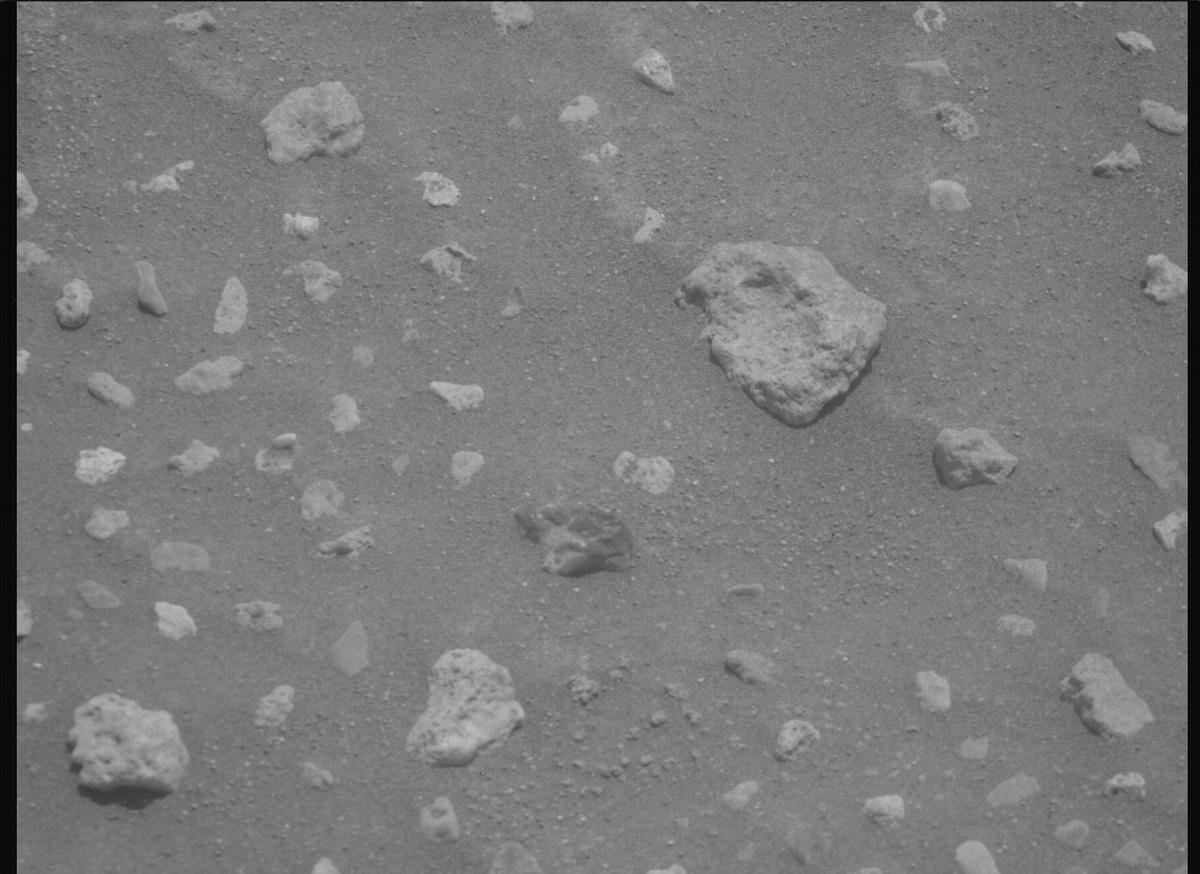 This image was taken by MCZ_RIGHT onboard NASA's Mars rover Perseverance on Sol 920