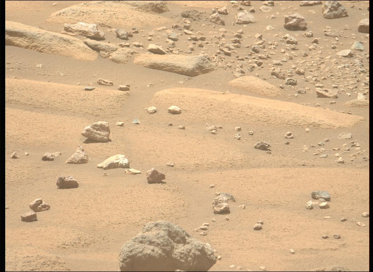 This image was taken by MCZ_LEFT onboard NASA's Mars rover Perseverance on Sol 922