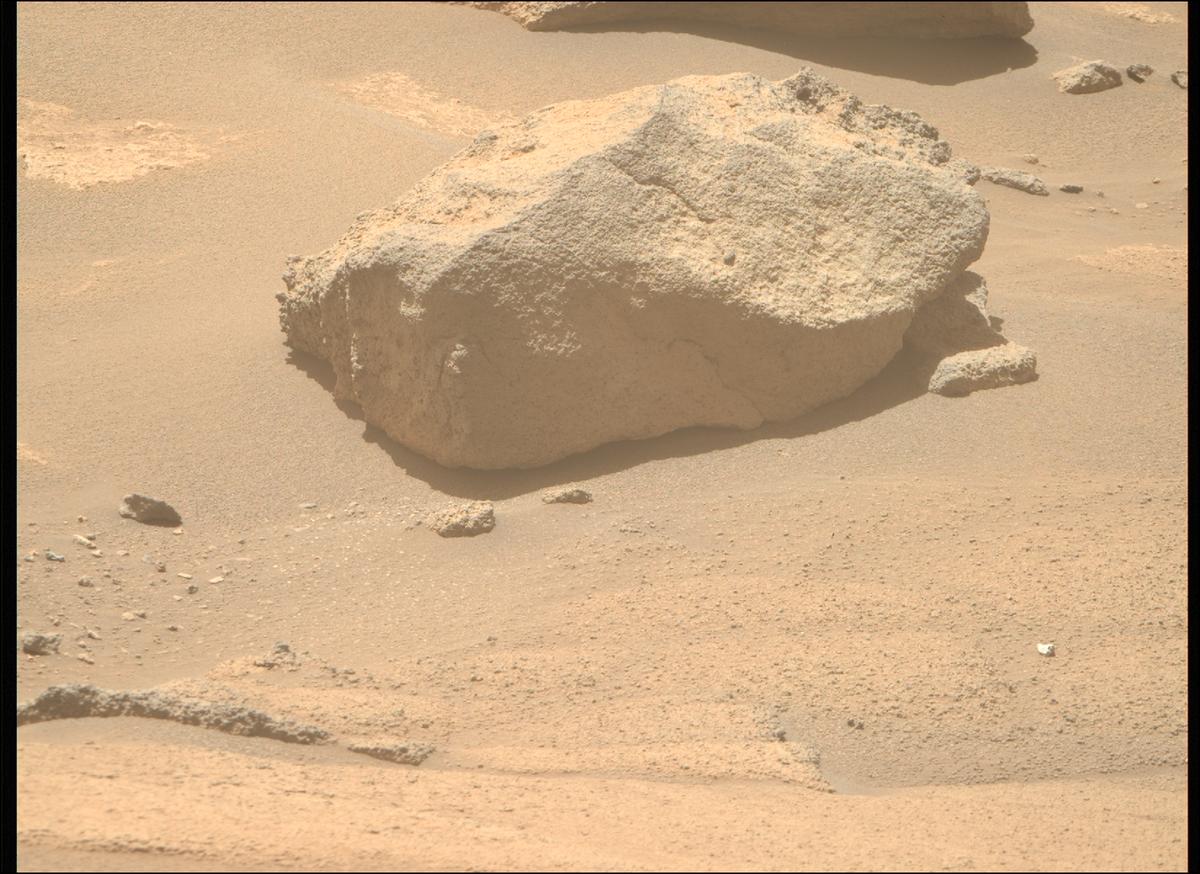 This image was taken by MCZ_RIGHT onboard NASA's Mars rover Perseverance on Sol 922