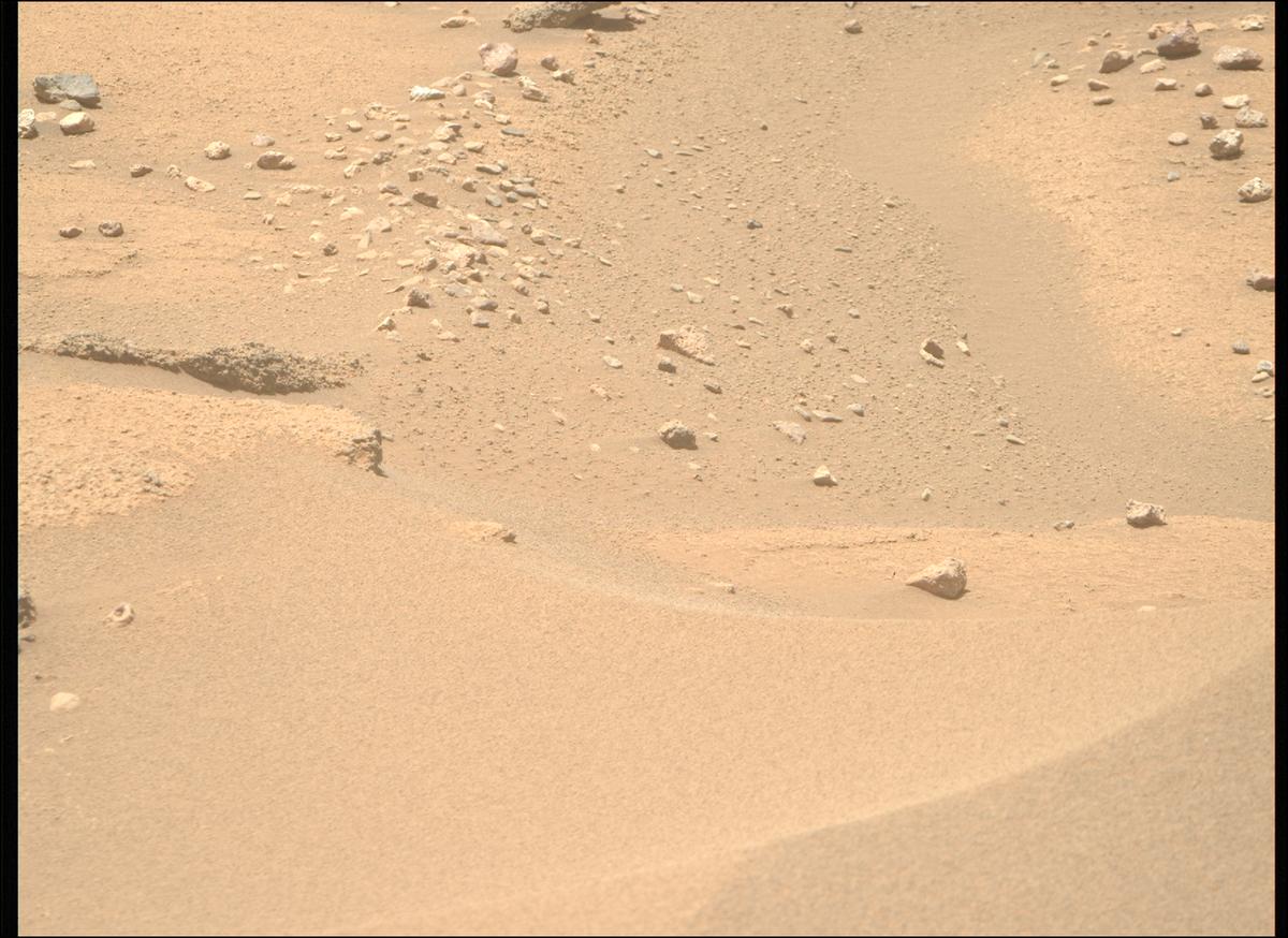 This image was taken by MCZ_RIGHT onboard NASA's Mars rover Perseverance on Sol 922