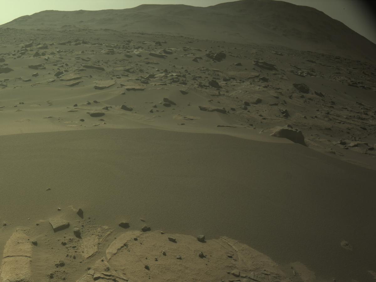 This image was taken by NAVCAM_RIGHT onboard NASA's Mars rover Perseverance on Sol 925