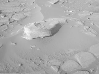 View image taken on Mars, Mars Perseverance Sol 925: Right Navigation Camera (Navcam)