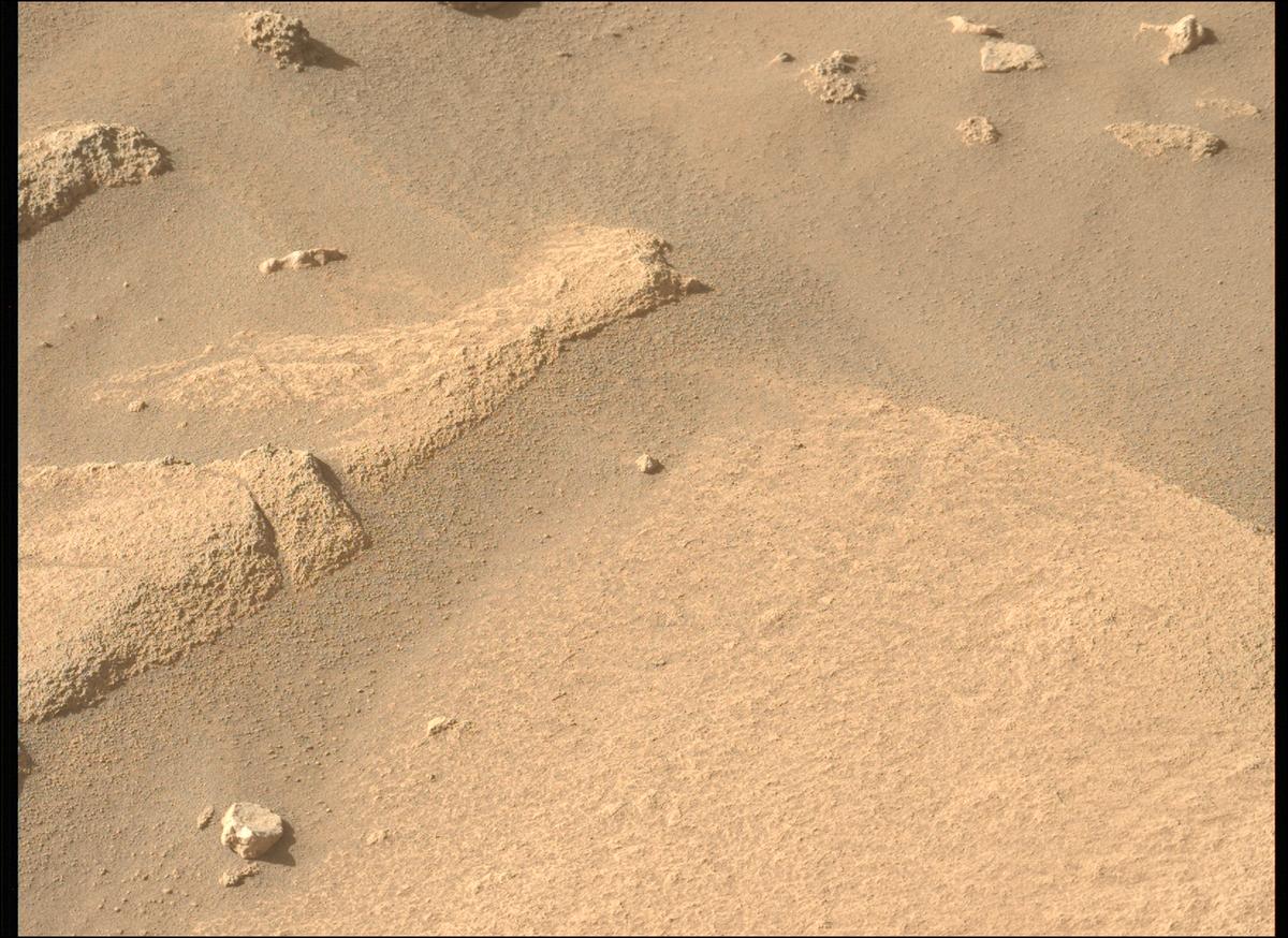 This image was taken by MCZ_LEFT onboard NASA's Mars rover Perseverance on Sol 925