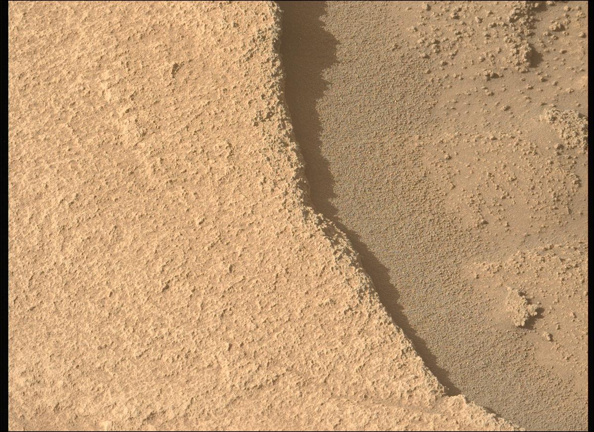 This image was taken by MCZ_LEFT onboard NASA's Mars rover Perseverance on Sol 925
