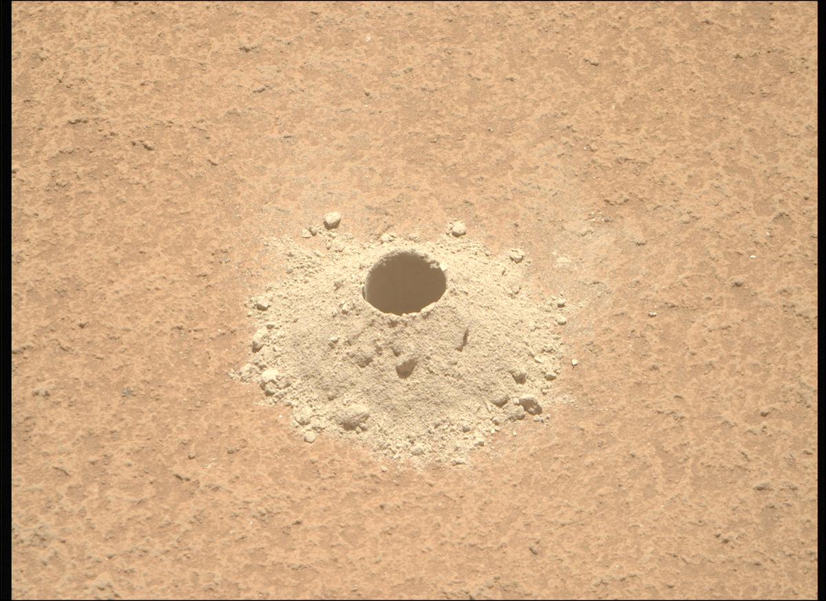 This image was taken by MCZ_RIGHT onboard NASA's Mars rover Perseverance on Sol 925