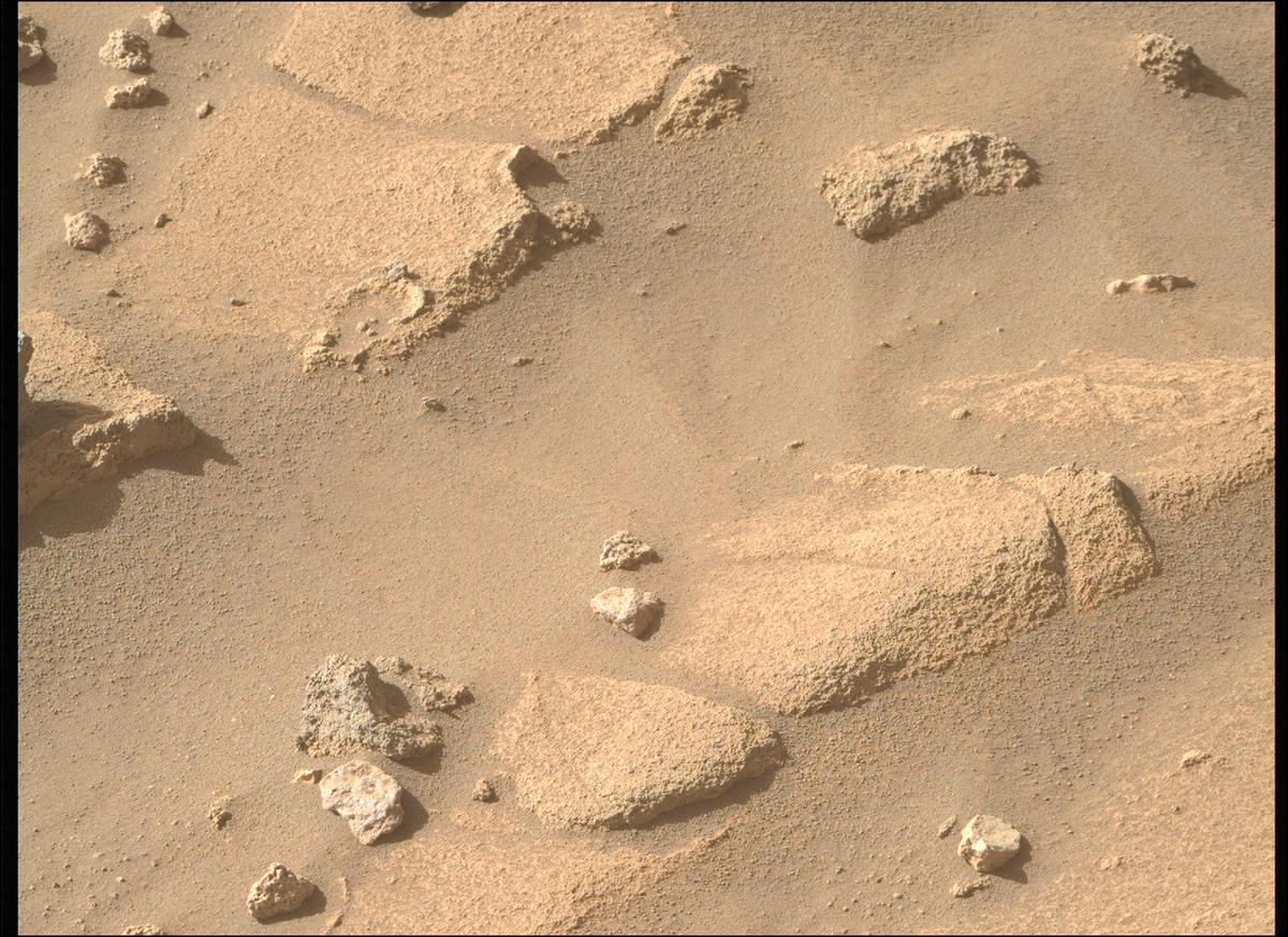 This image was taken by MCZ_RIGHT onboard NASA's Mars rover Perseverance on Sol 925