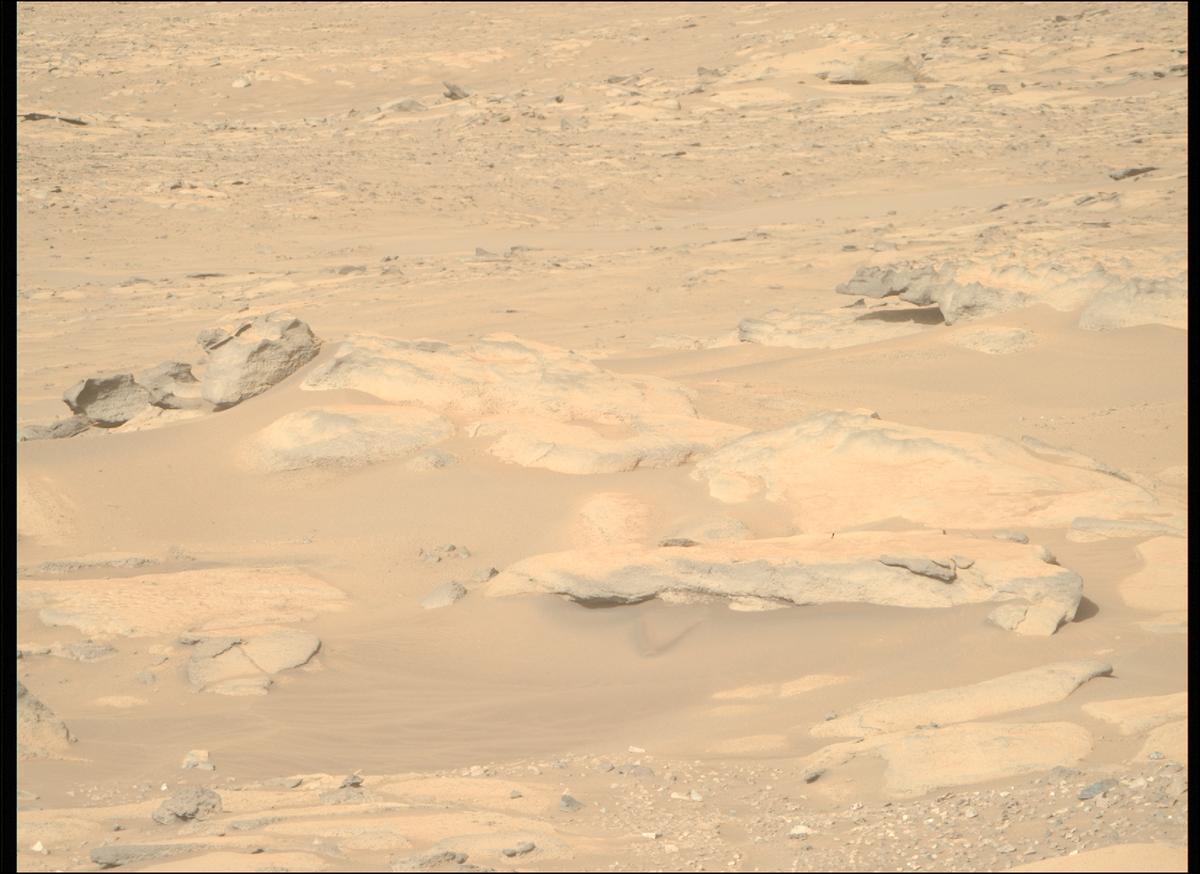 This image was taken by MCZ_RIGHT onboard NASA's Mars rover Perseverance on Sol 929