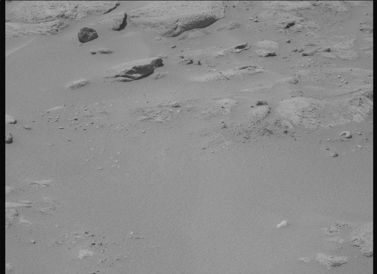 This image was taken by MCZ_RIGHT onboard NASA's Mars rover Perseverance on Sol 932