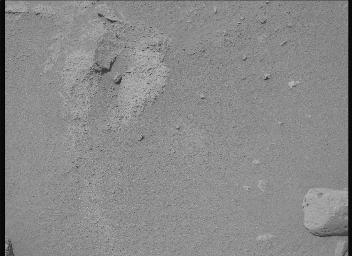 This image was taken by MCZ_RIGHT onboard NASA's Mars rover Perseverance on Sol 932
