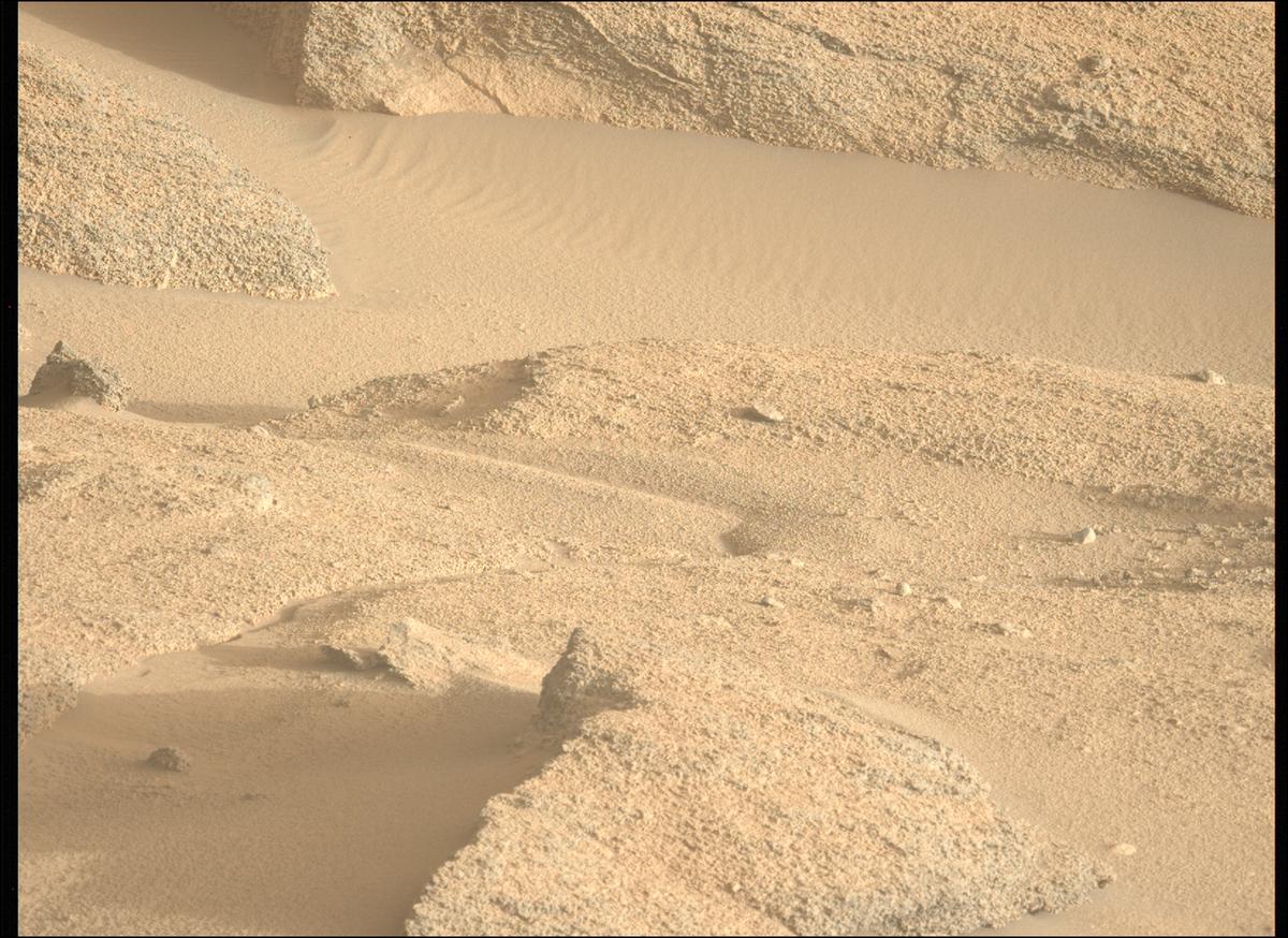 This image was taken by MCZ_LEFT onboard NASA's Mars rover Perseverance on Sol 934