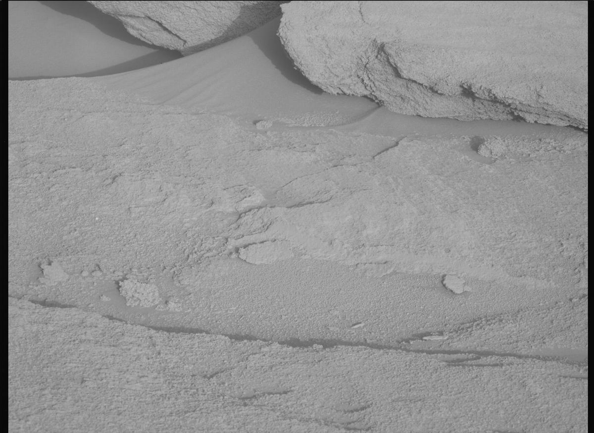 This image was taken by MCZ_LEFT onboard NASA's Mars rover Perseverance on Sol 934