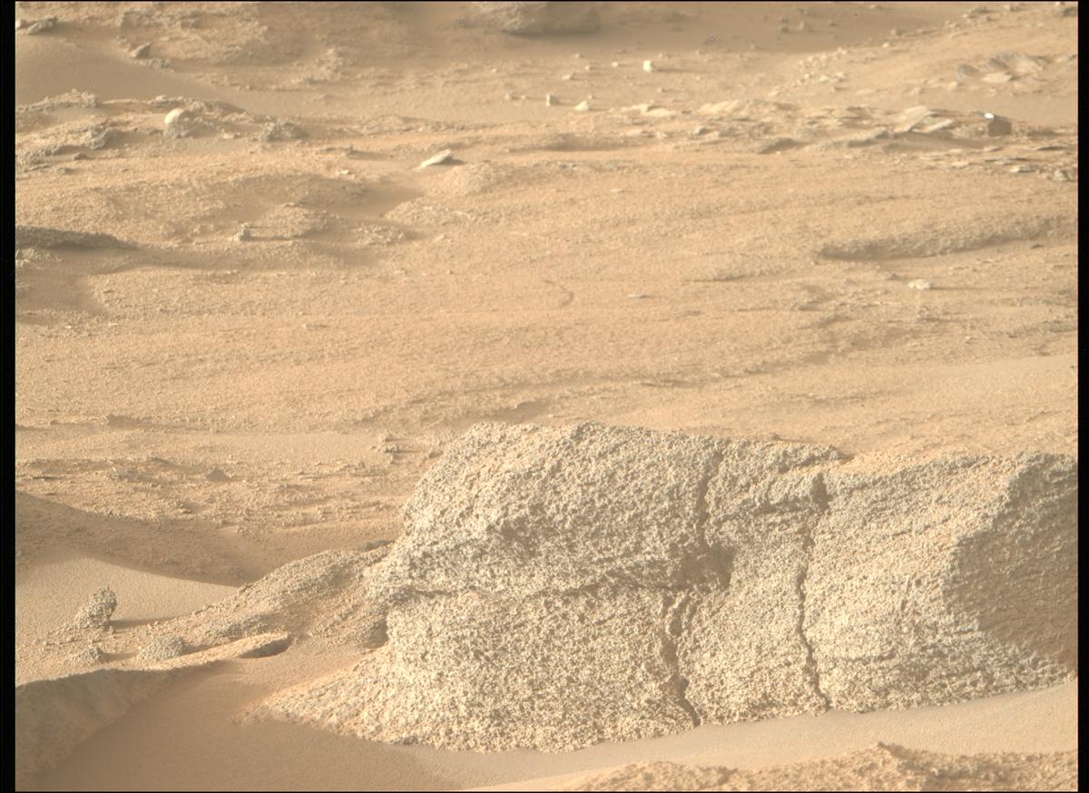This image was taken by MCZ_RIGHT onboard NASA's Mars rover Perseverance on Sol 934