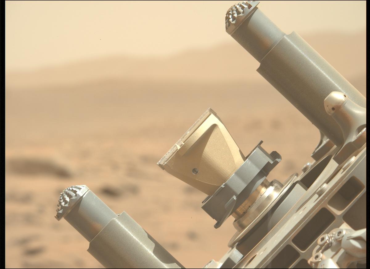 This image was taken by MCZ_LEFT onboard NASA's Mars rover Perseverance on Sol 935