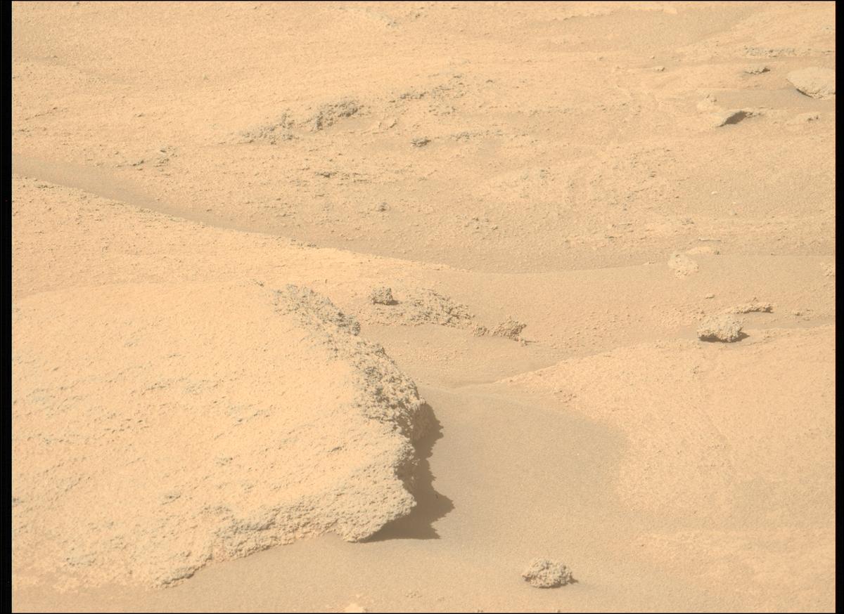 This image was taken by MCZ_LEFT onboard NASA's Mars rover Perseverance on Sol 940