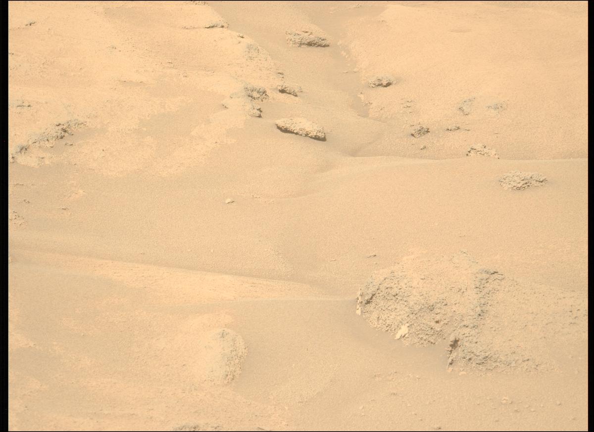 This image was taken by MCZ_LEFT onboard NASA's Mars rover Perseverance on Sol 940