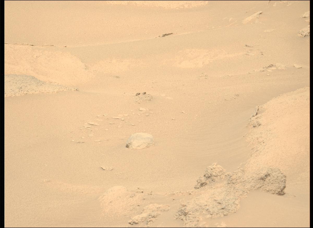 This image was taken by MCZ_LEFT onboard NASA's Mars rover Perseverance on Sol 940