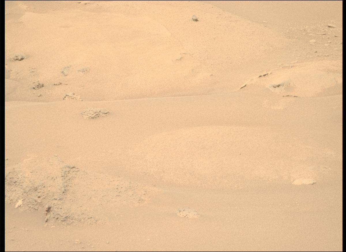 This image was taken by MCZ_RIGHT onboard NASA's Mars rover Perseverance on Sol 940