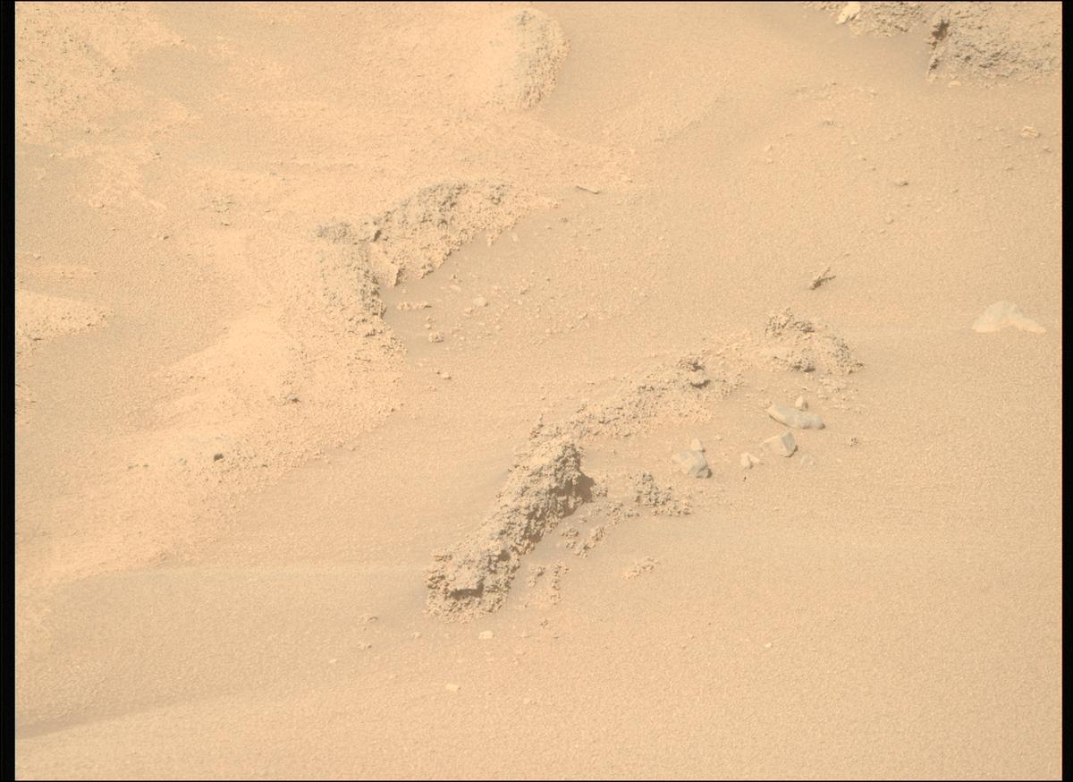 This image was taken by MCZ_RIGHT onboard NASA's Mars rover Perseverance on Sol 940