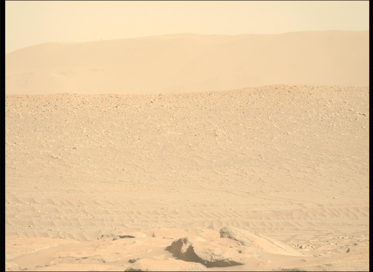 This image was taken by MCZ_LEFT onboard NASA's Mars rover Perseverance on Sol 943