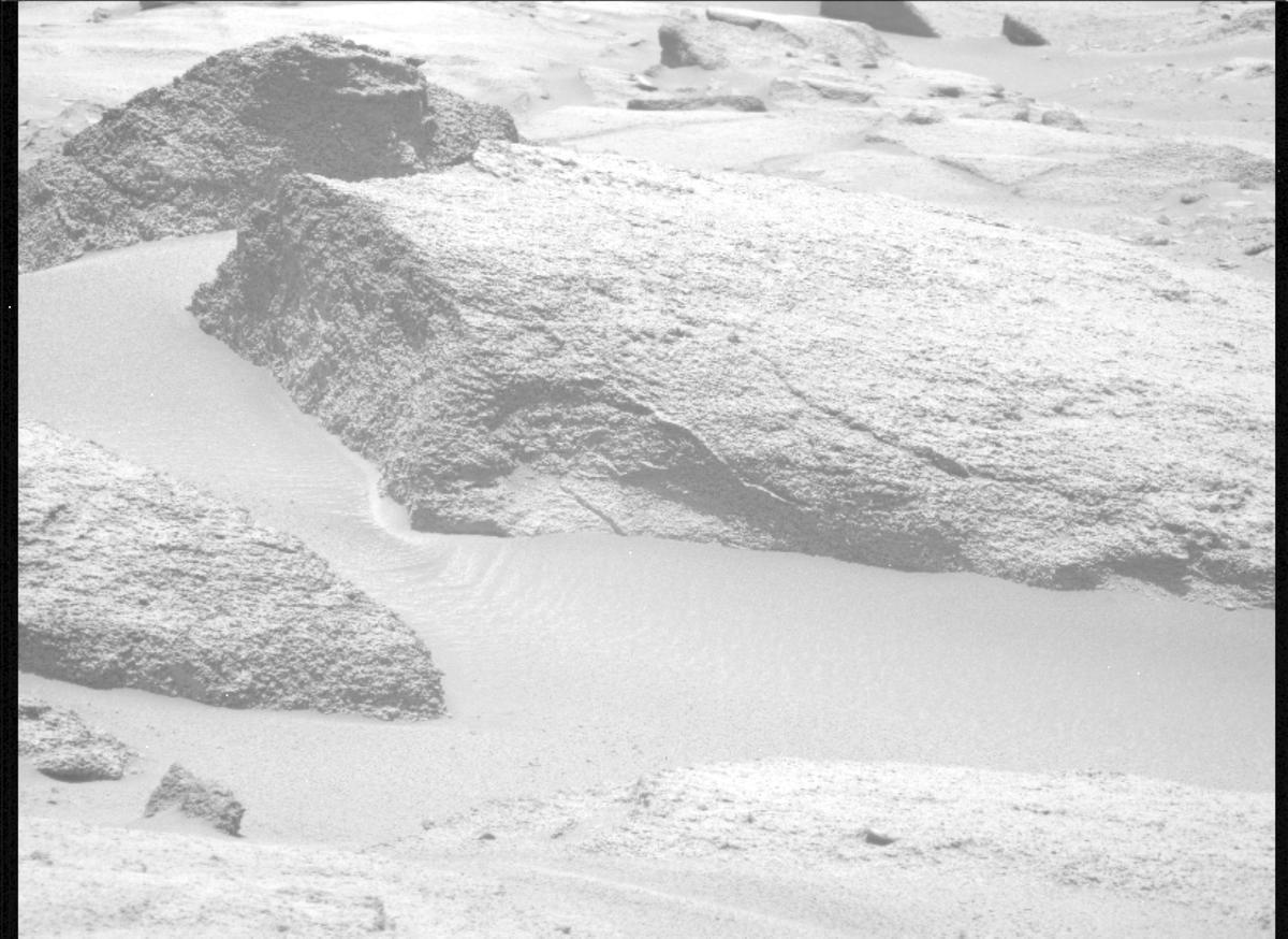 This image was taken by MCZ_LEFT onboard NASA's Mars rover Perseverance on Sol 943