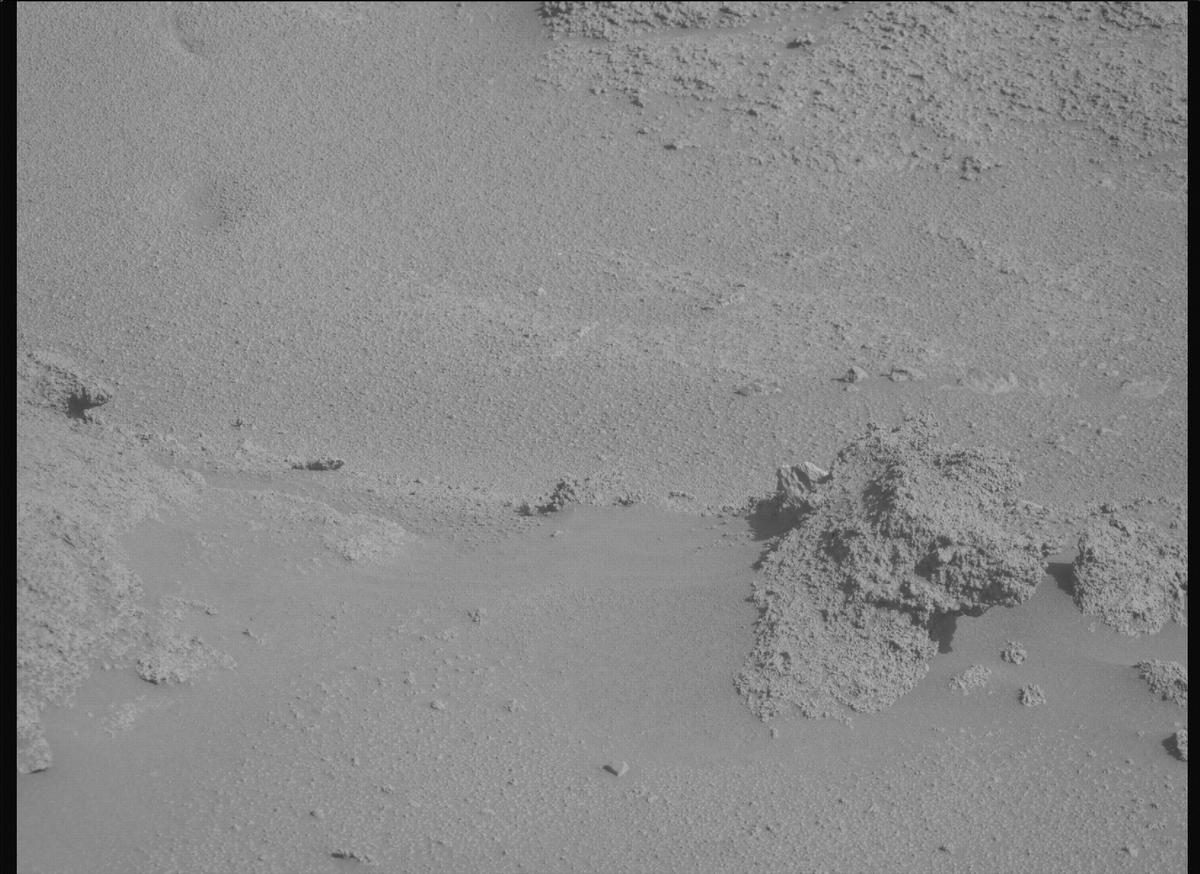 This image was taken by MCZ_RIGHT onboard NASA's Mars rover Perseverance on Sol 943