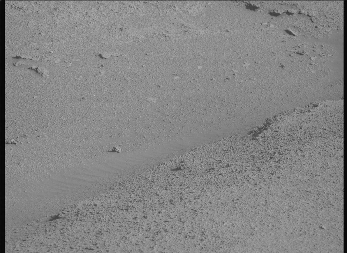 This image was taken by MCZ_RIGHT onboard NASA's Mars rover Perseverance on Sol 943