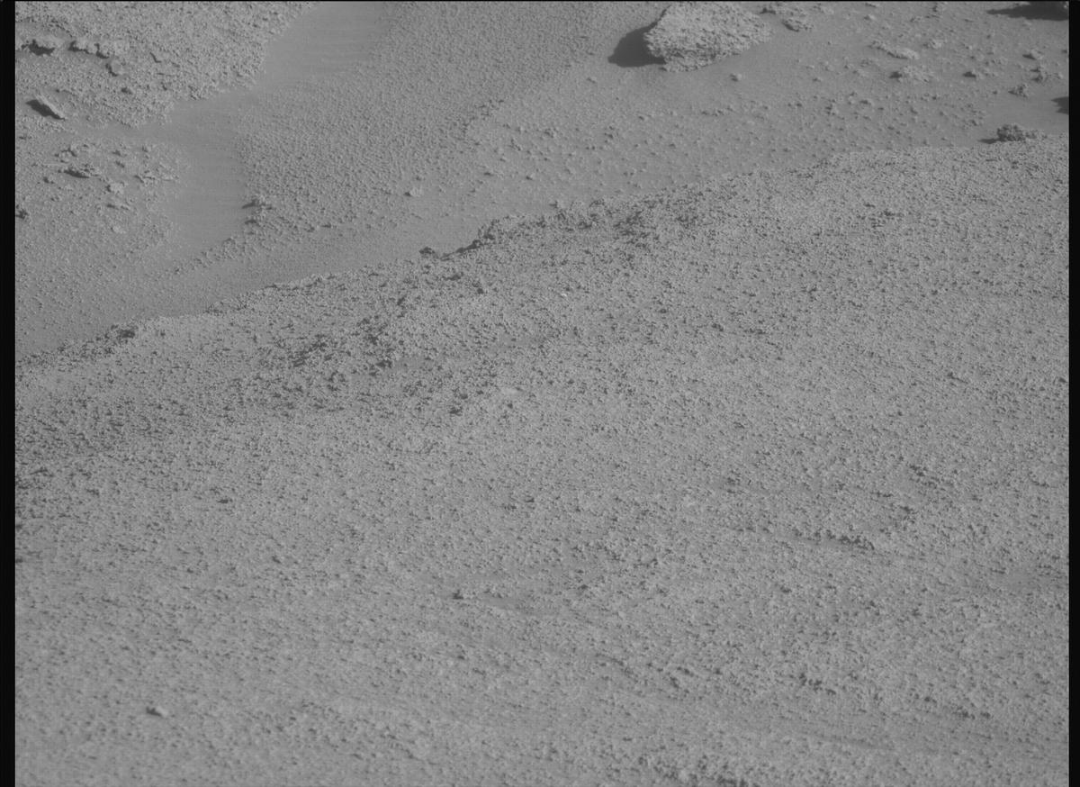 This image was taken by MCZ_RIGHT onboard NASA's Mars rover Perseverance on Sol 943