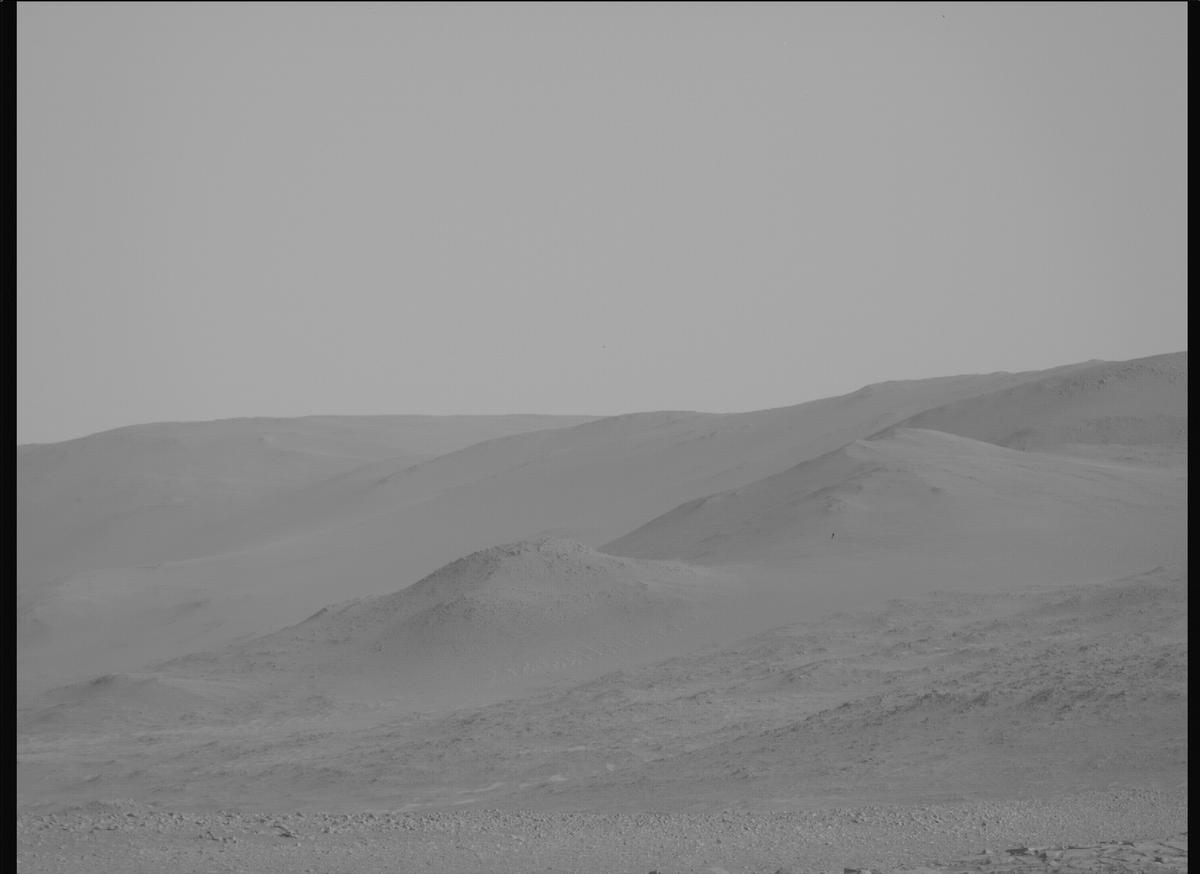This image was taken by MCZ_RIGHT onboard NASA's Mars rover Perseverance on Sol 943