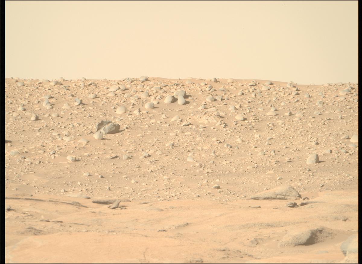 This image was taken by MCZ_RIGHT onboard NASA's Mars rover Perseverance on Sol 943