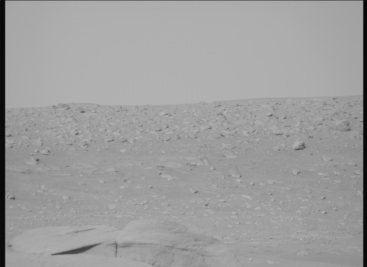 This image was taken by MCZ_RIGHT onboard NASA's Mars rover Perseverance on Sol 943