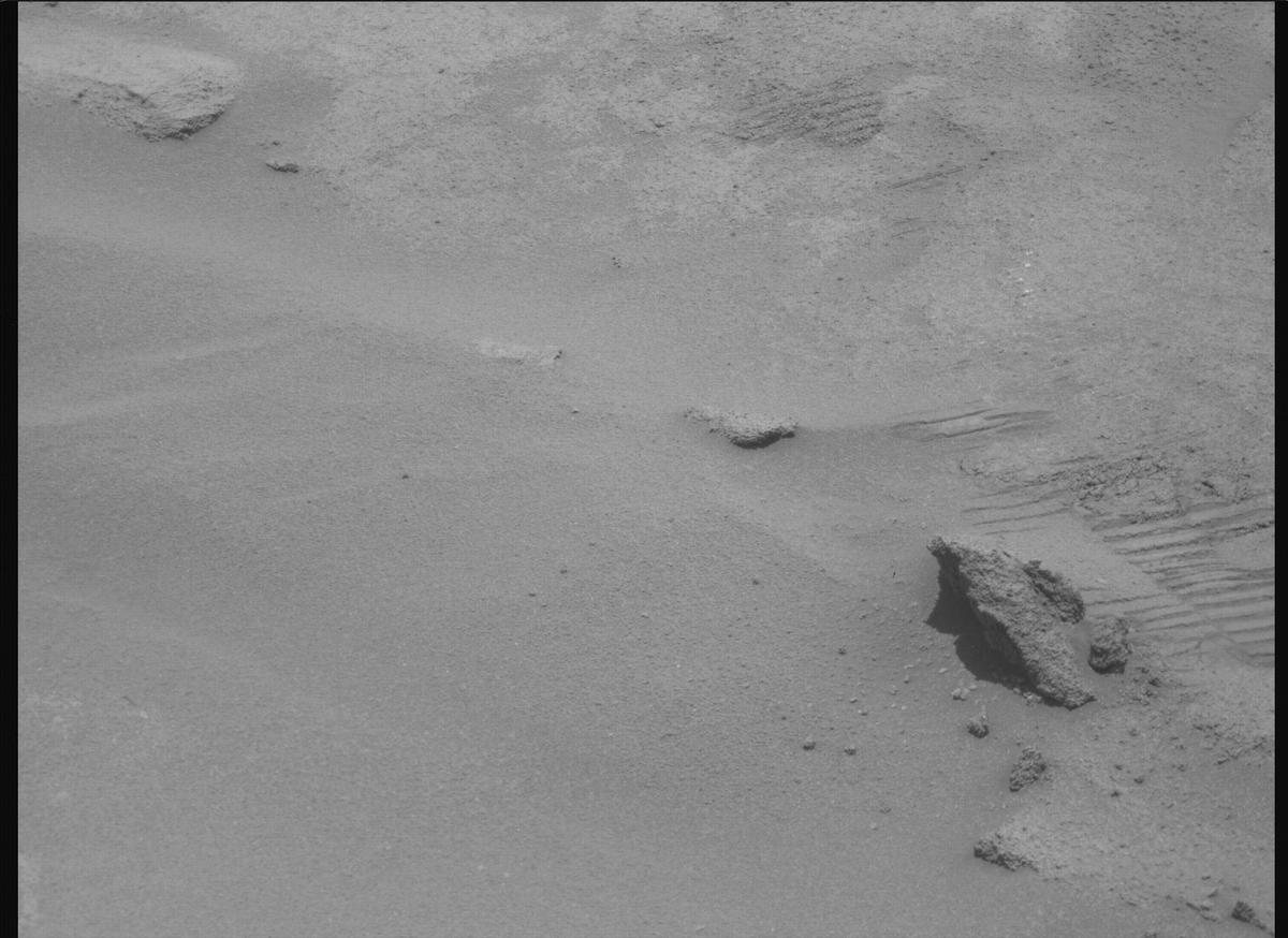 This image was taken by MCZ_RIGHT onboard NASA's Mars rover Perseverance on Sol 943