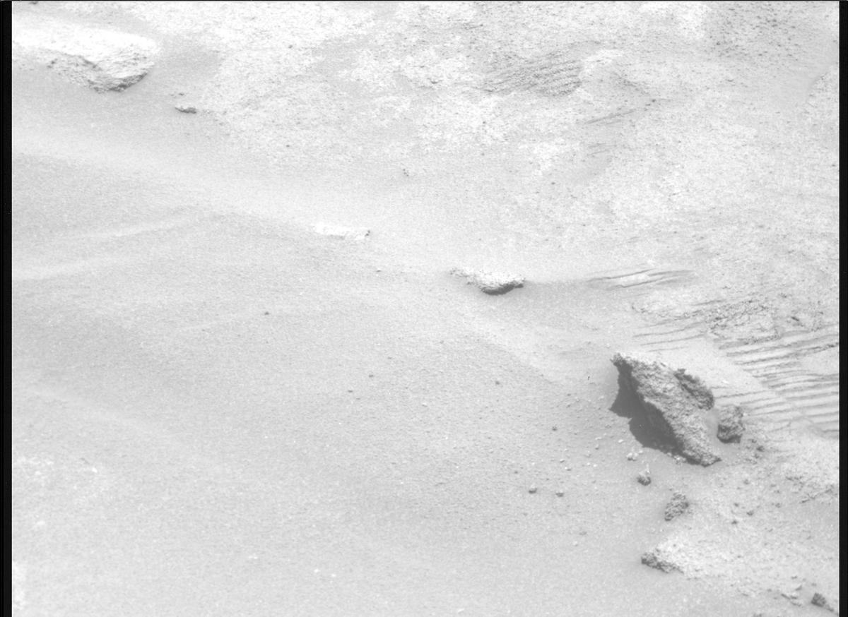 This image was taken by MCZ_RIGHT onboard NASA's Mars rover Perseverance on Sol 943