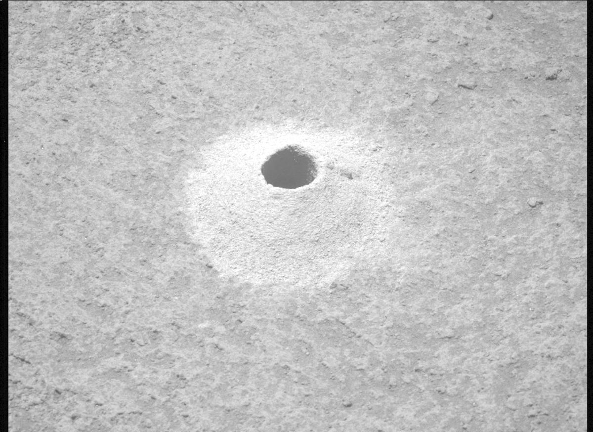 This image was taken by MCZ_LEFT onboard NASA's Mars rover Perseverance on Sol 950