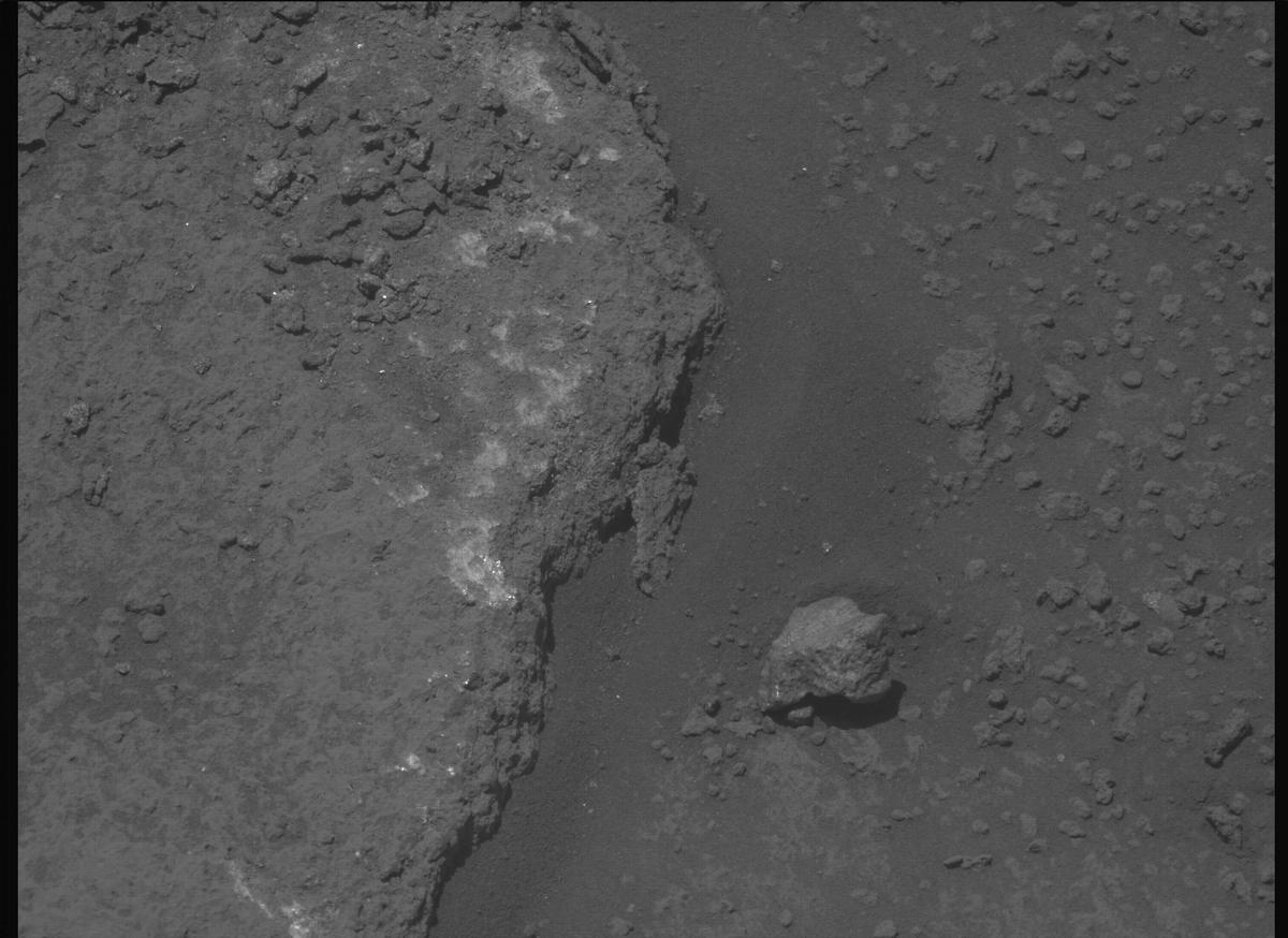 This image was taken by MCZ_LEFT onboard NASA's Mars rover Perseverance on Sol 989