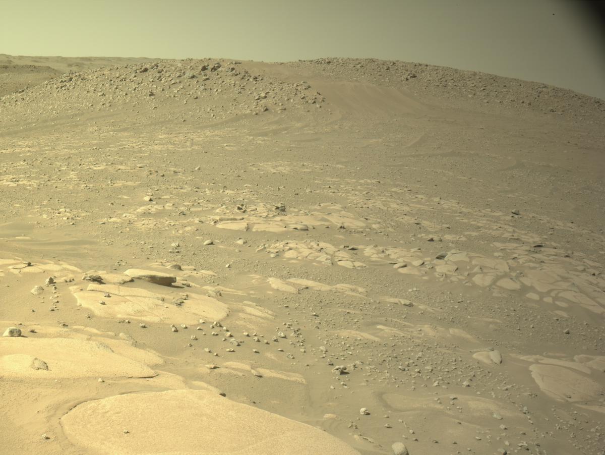 This image was taken by NAVCAM_RIGHT onboard NASA's Mars rover Perseverance on Sol 993