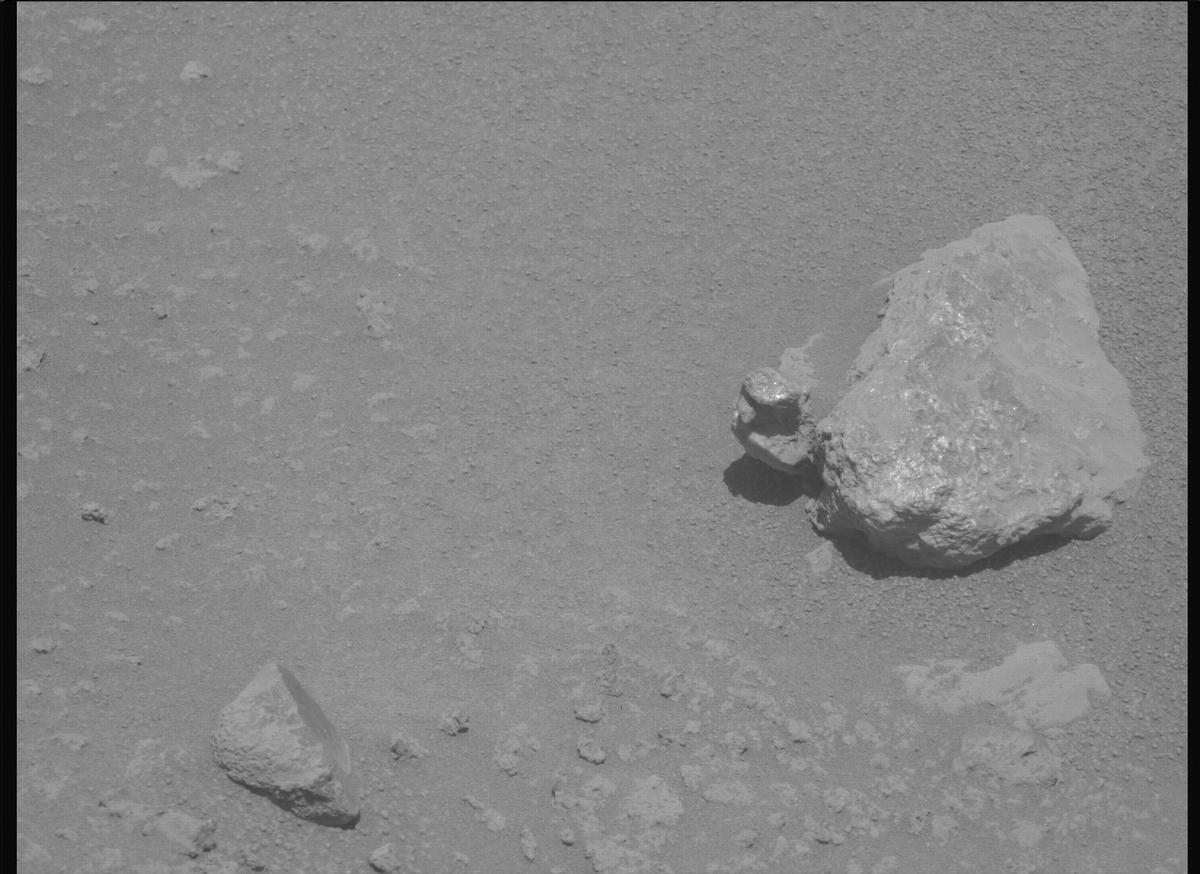 This image was taken by MCZ_LEFT onboard NASA's Mars rover Perseverance on Sol 993