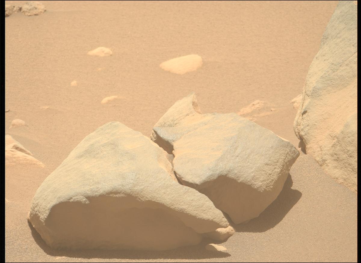This image was taken by MCZ_LEFT onboard NASA's Mars rover Perseverance on Sol 993