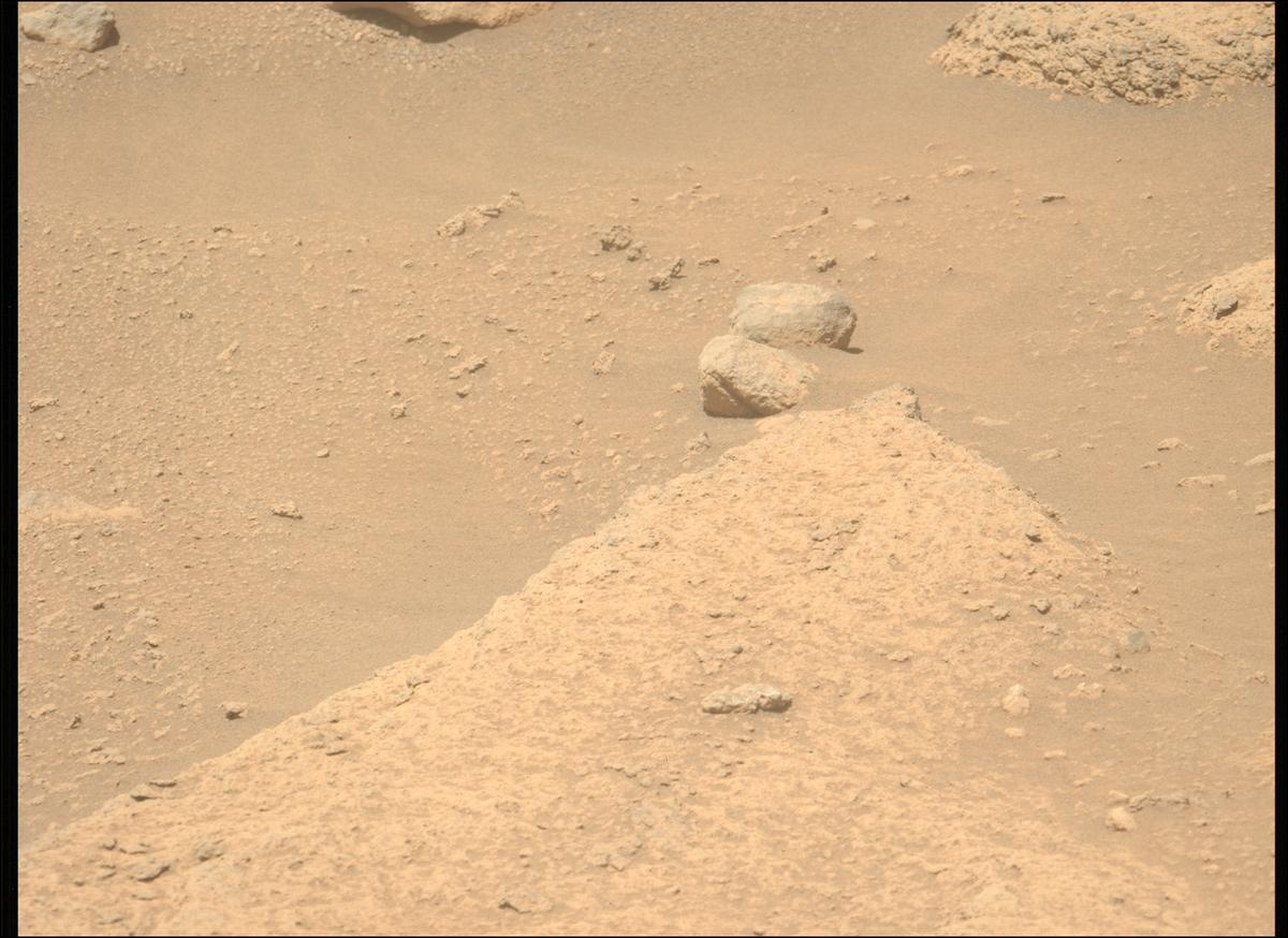 This image was taken by MCZ_LEFT onboard NASA's Mars rover Perseverance on Sol 993