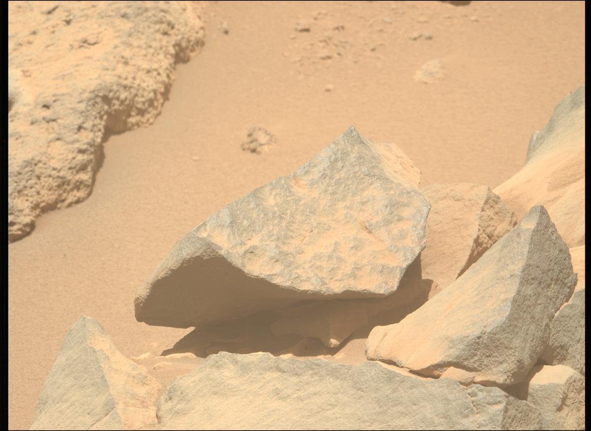 This image was taken by MCZ_LEFT onboard NASA's Mars rover Perseverance on Sol 993