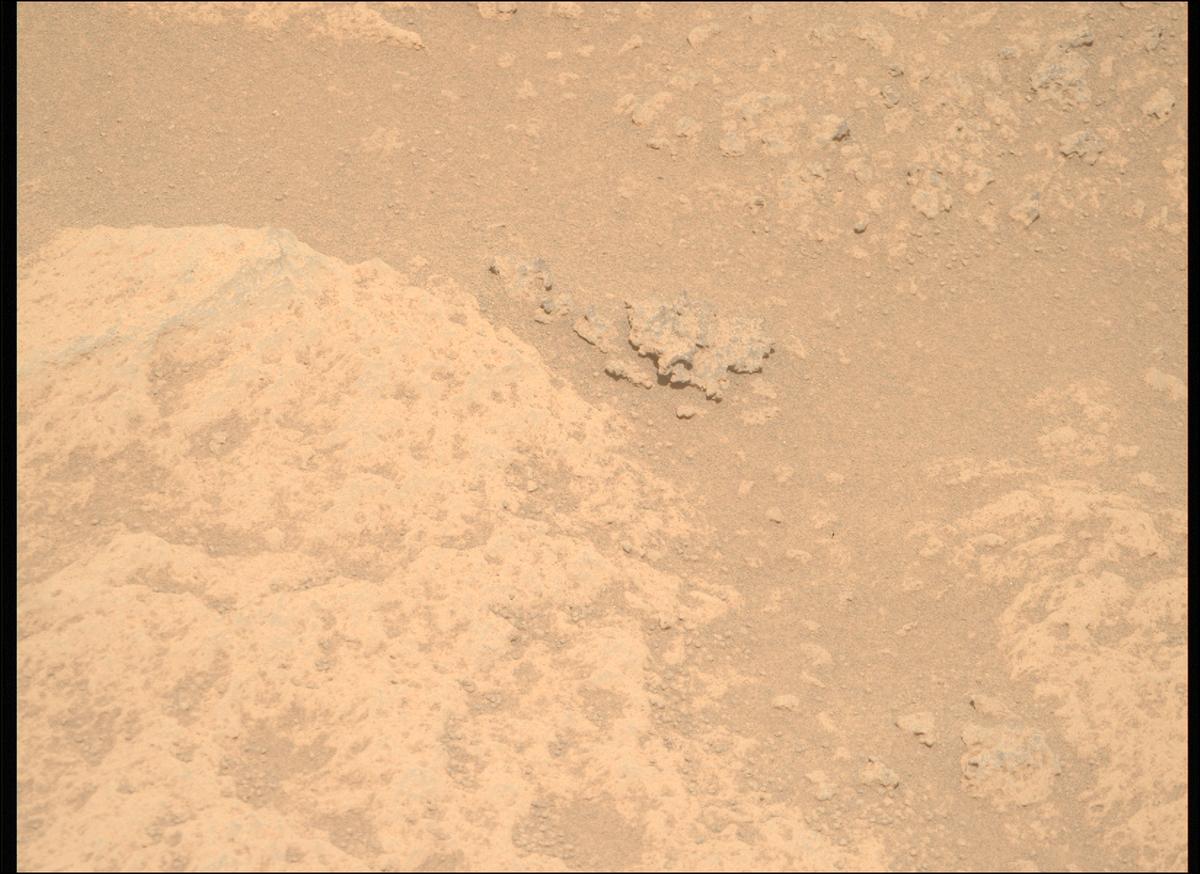This image was taken by MCZ_RIGHT onboard NASA's Mars rover Perseverance on Sol 993
