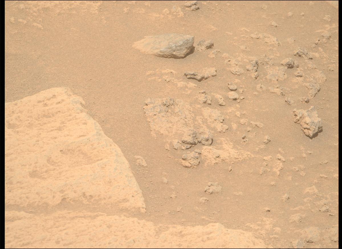 This image was taken by MCZ_RIGHT onboard NASA's Mars rover Perseverance on Sol 993