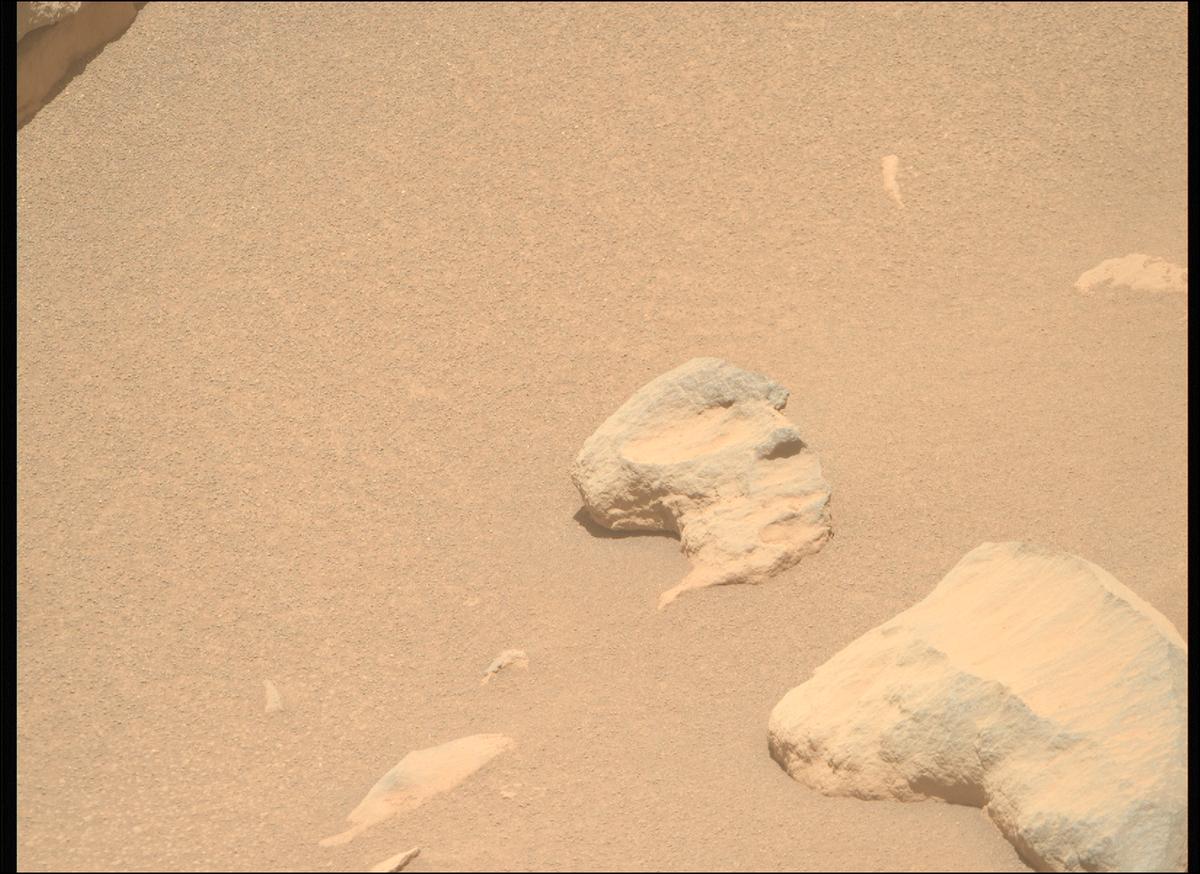 This image was taken by MCZ_RIGHT onboard NASA's Mars rover Perseverance on Sol 993