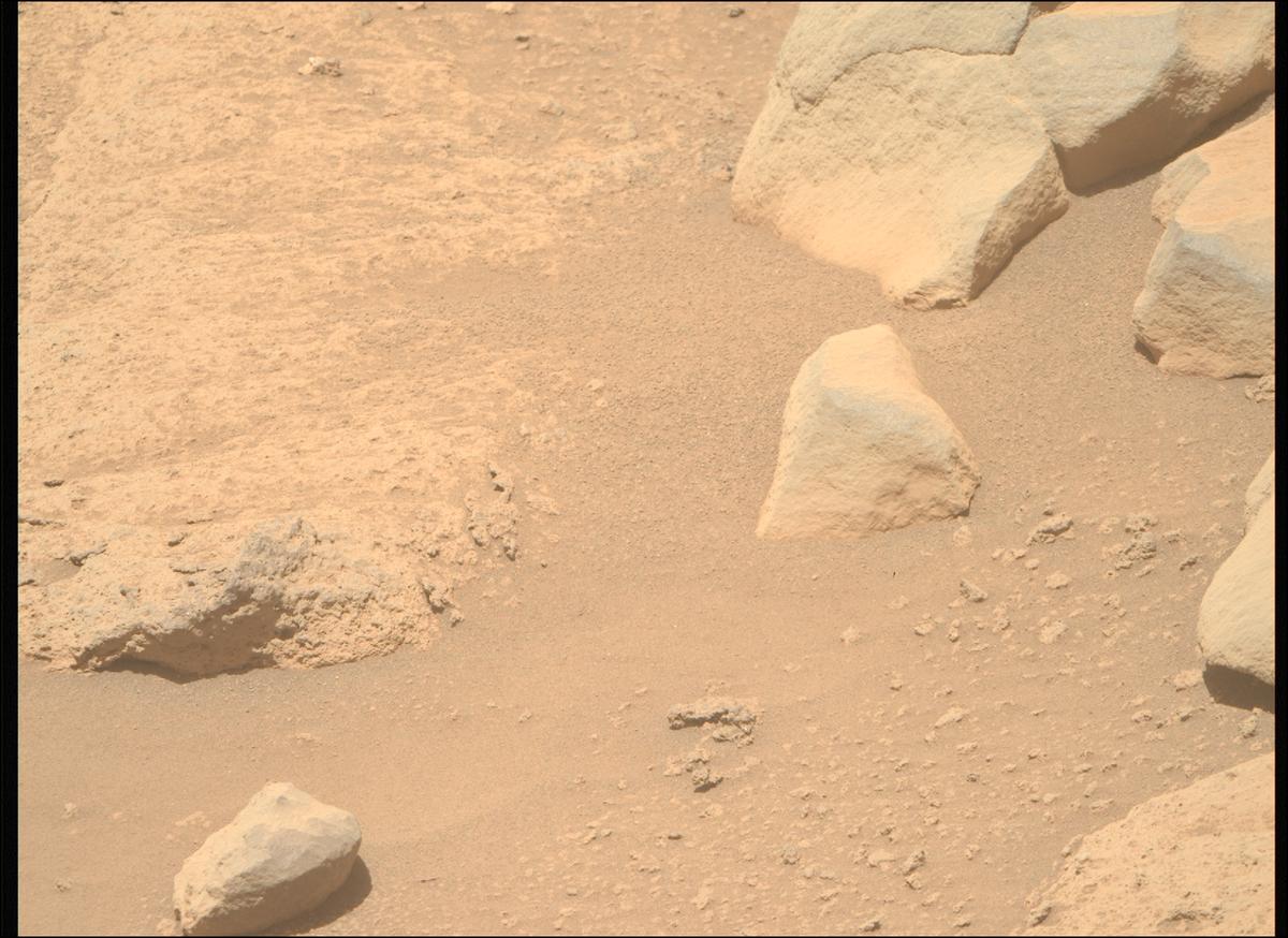 This image was taken by MCZ_RIGHT onboard NASA's Mars rover Perseverance on Sol 993