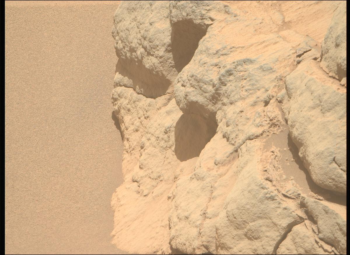 This image was taken by MCZ_RIGHT onboard NASA's Mars rover Perseverance on Sol 993