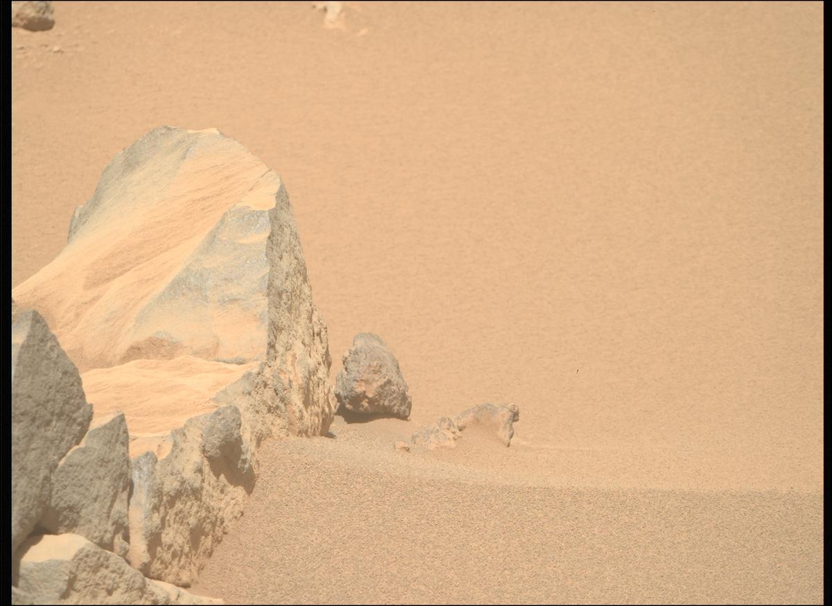 This image was taken by MCZ_RIGHT onboard NASA's Mars rover Perseverance on Sol 993
