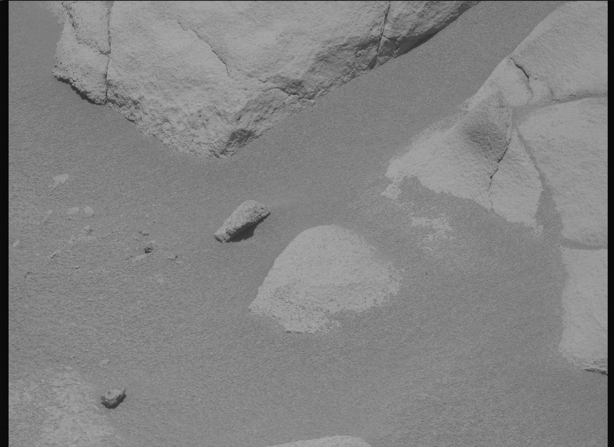 This image was taken by MCZ_RIGHT onboard NASA's Mars rover Perseverance on Sol 994